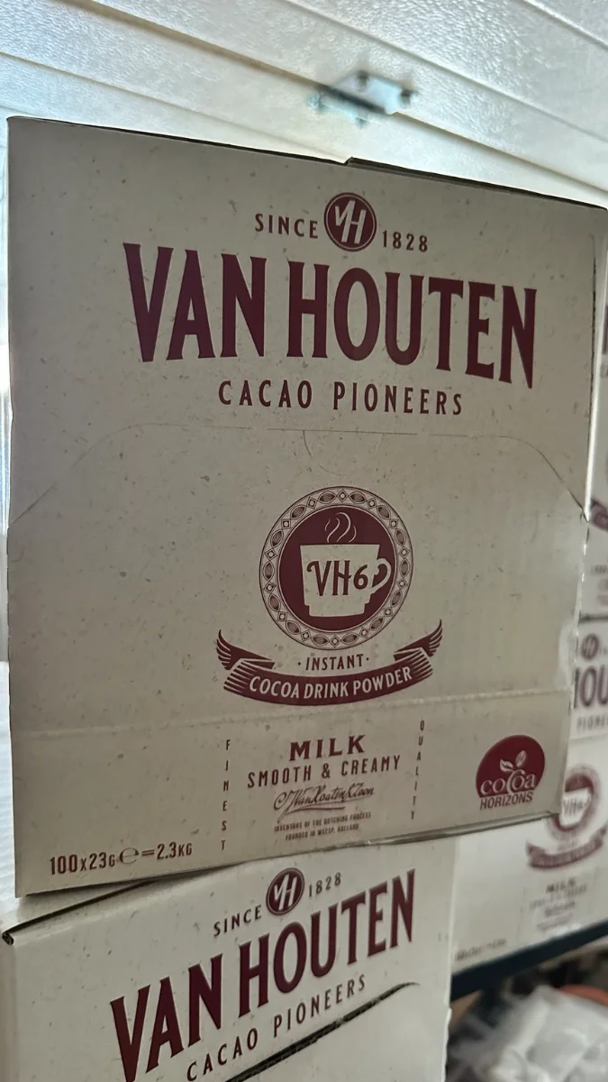 Van Houten VH6 — Chocolat instantané au lait — 100 sachets de 23 g — Carton de 100 sachets de 23 g · 2,3 kg